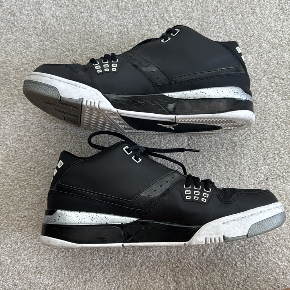 Jordan Black White Low-Top Sneakers - Picture 3 of 7